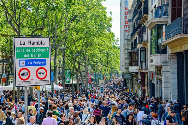 Business sentiment in Spain showed modest signs of improvement in September 2025, with the composite index rising to 53.8, according to the latest S&P Global Purchasing Managers Index (PMI).