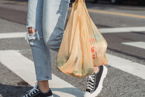 Lithuania uses the most lightweight plastic carrier bags per person in the European Union, at 249.3 per year on average in 2022, according to new data from Eurostat.