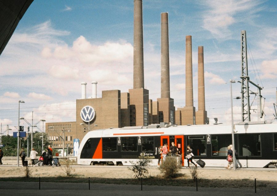 A leading analyst has described the current situation in Germany's manufacturing sector as "pretty grim", as the purchasing managers index closed the year at 42.5, a three-month low.