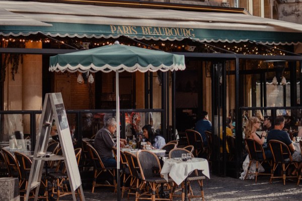 Employment in the French services sector has fallen for the first time in four years, however growth expectations for the sector over the coming year have picked up.