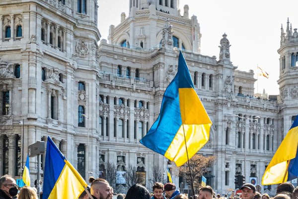 The European Greens have welcomed the decision to hold an emergency summit of European leaders, calling on EU governments to ensure that 'Europe becomes both Trump-proof and Putin-proof'.