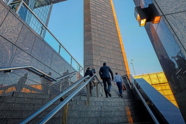 The gender employment gap in the European Union stood at 10% in 2024, with an employment rate of 80.8% for men and 70.8% for women aged between 20 and 64 years, new data from Eurostat has found.