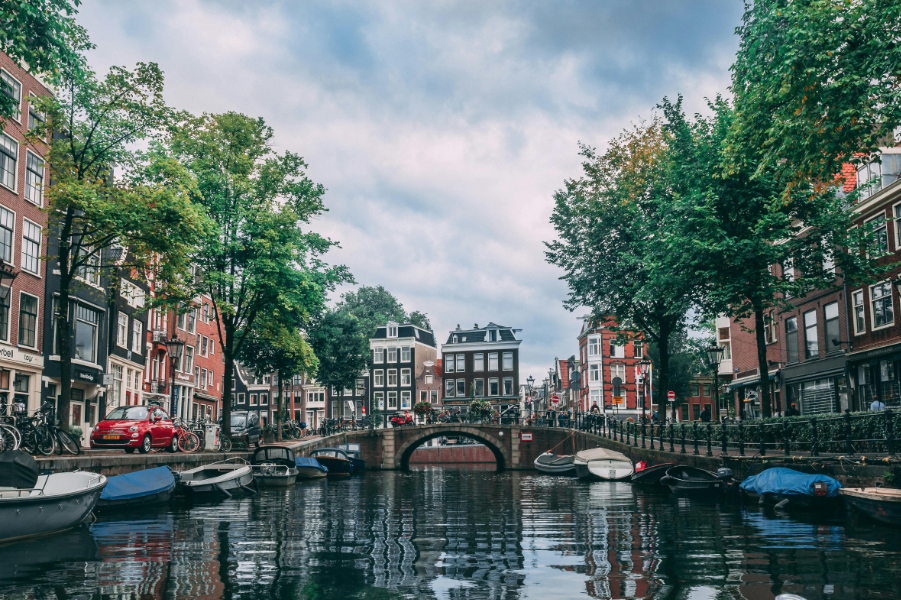 Two thirds of business owners in the Netherlands are struggling with a shortage of staff, a new report by Statistics Netherlands (CBS) has found.