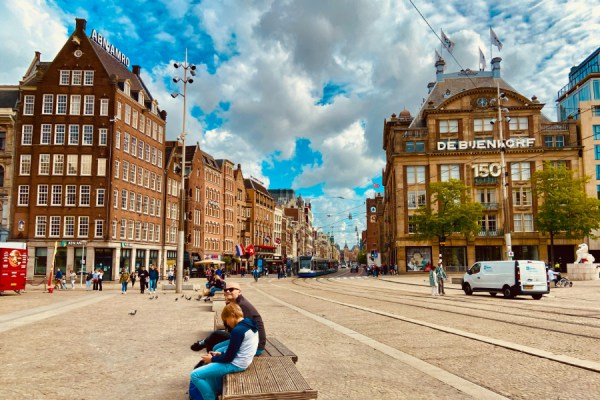 The Dutch government recorded a budget deficit of €3 billion in the first half of 2025, the first time in four years that the government has been in the red during this period, according to provisional figures from Statistics Netherlands (CBS).