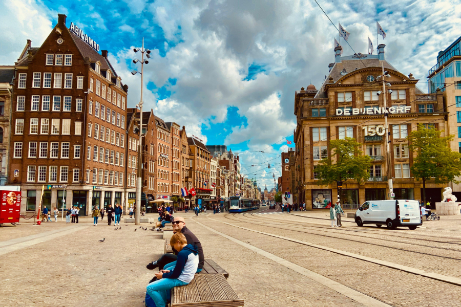 The Dutch government recorded a budget deficit of €3 billion in the first half of 2025, the first time in four years that the government has been in the red during this period, according to provisional figures from Statistics Netherlands (CBS).