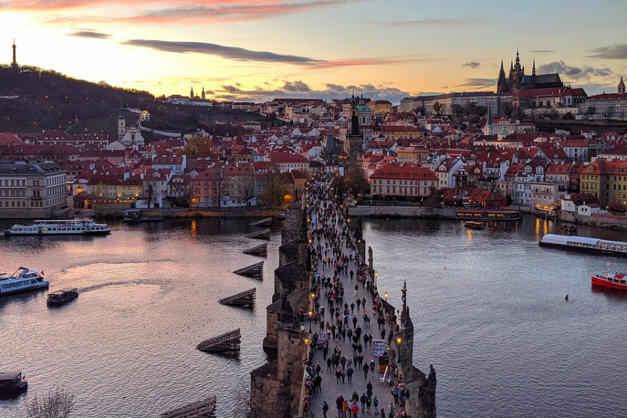 More than nine in ten (92%) of the personal and business trips made by EU citizens in 2024 were intra-EU, i.e. to other EU countries, new data from Eurostat has found.