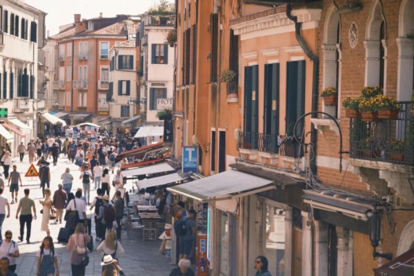 Italy’s labour market remained broadly stable in the fourth quarter of 2025, according to Istat, the country's statistics body, with employment showing modest growth and unemployment continuing to decline.