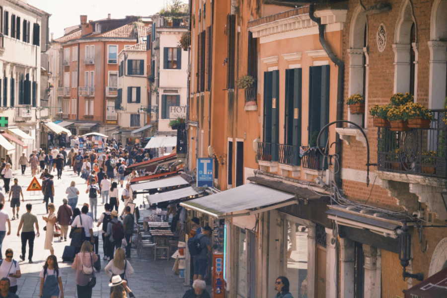 Italy’s labour market remained broadly stable in the fourth quarter of 2025, according to Istat, the country's statistics body, with employment showing modest growth and unemployment continuing to decline.