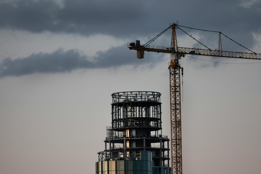 The total value of construction projects initiated in Denmark in the first quarter of this year stood at DKK 28.5 billion, an increase of close to DKK 2 billion on the same period in 2025, according to new data from Byggefakta Smart published by Hubexo Danmark.