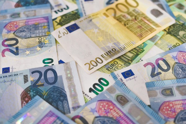 The debt-to-GDP ratio fell to 87.8% in the fourth quarter of last year, down from 88.4% in the previous quarter, new data from Eurostat has revealed.